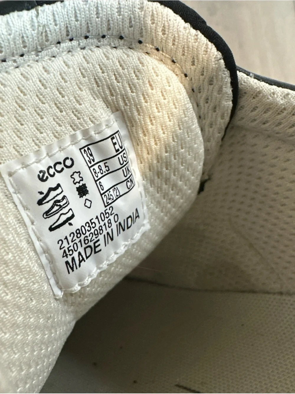 Ecco sleek black